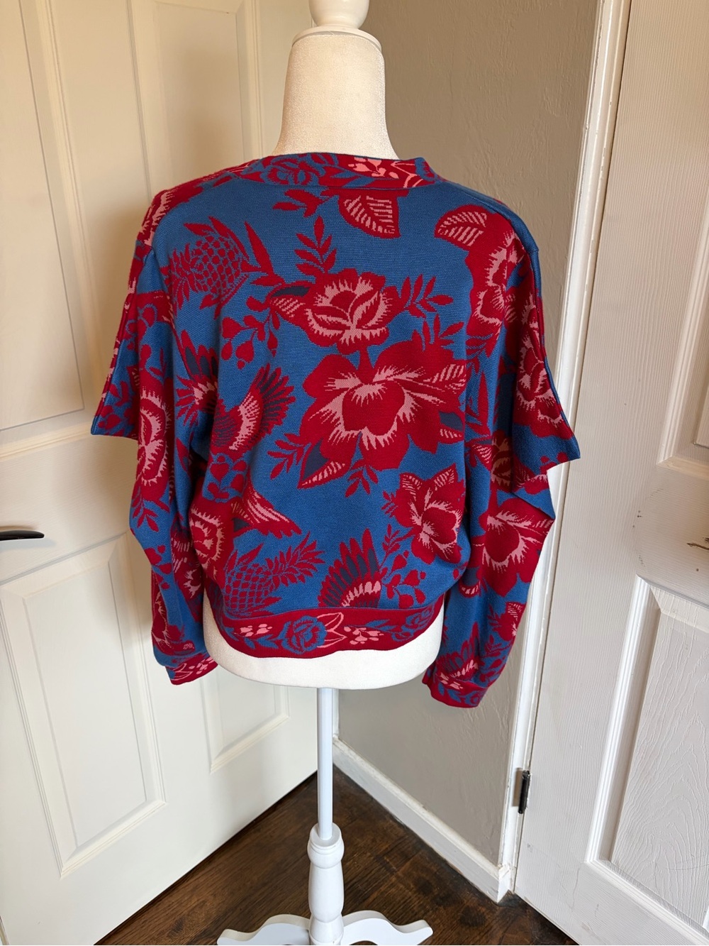 FARM Rio Lace Garden Knit Blue and Red Floral V-Neck Cardigan Sweater - Picture 5 of 6